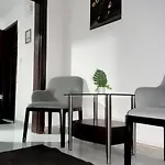 Corniche Street - Extremely Unique Room