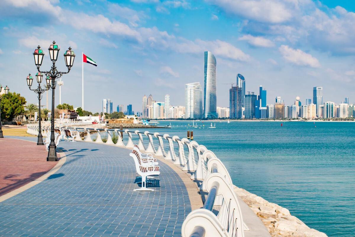 Corniche Street - Extremely Unique Room Hostel *