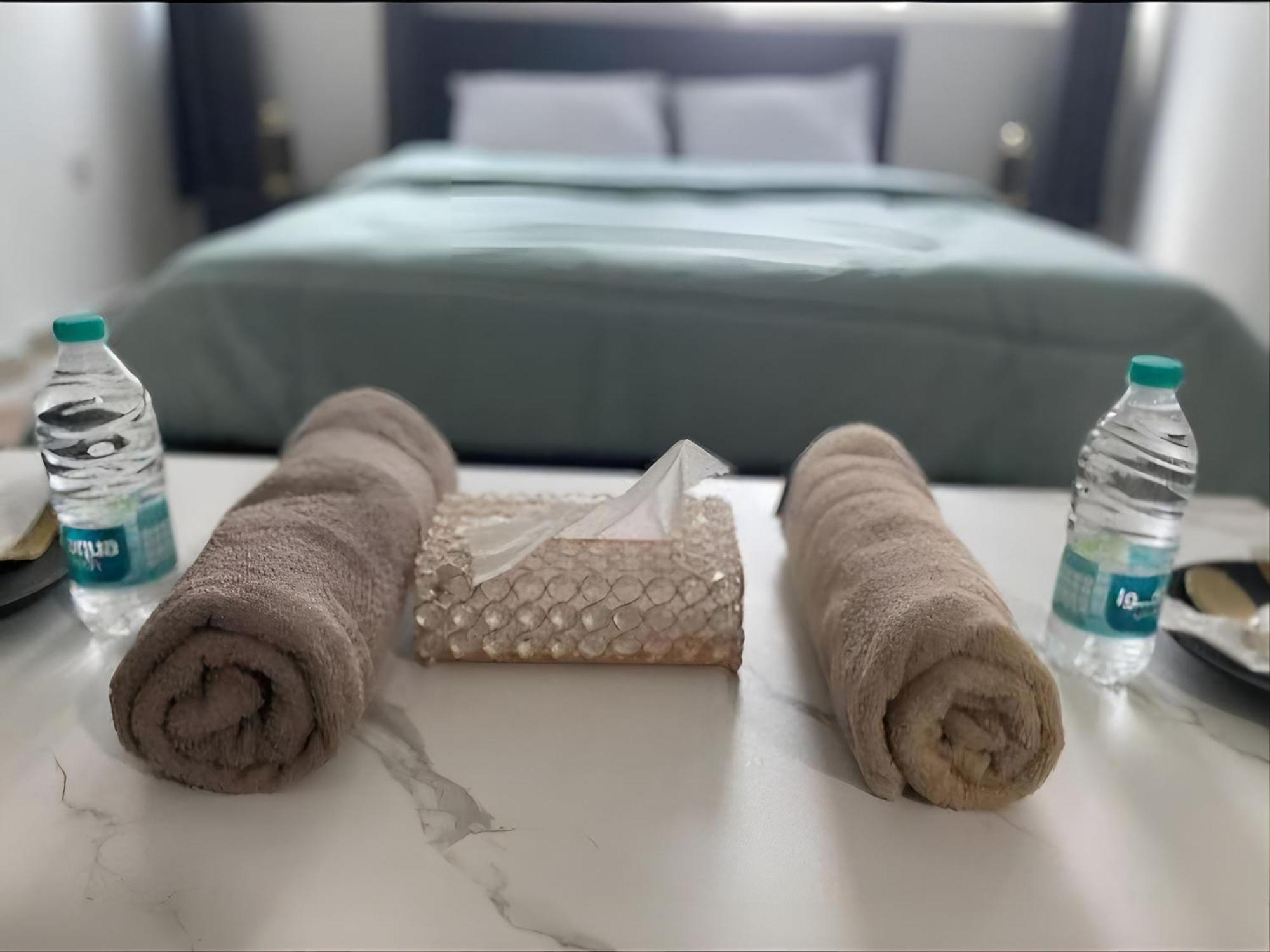 Corniche Street - Extremely Unique Room Hostel
